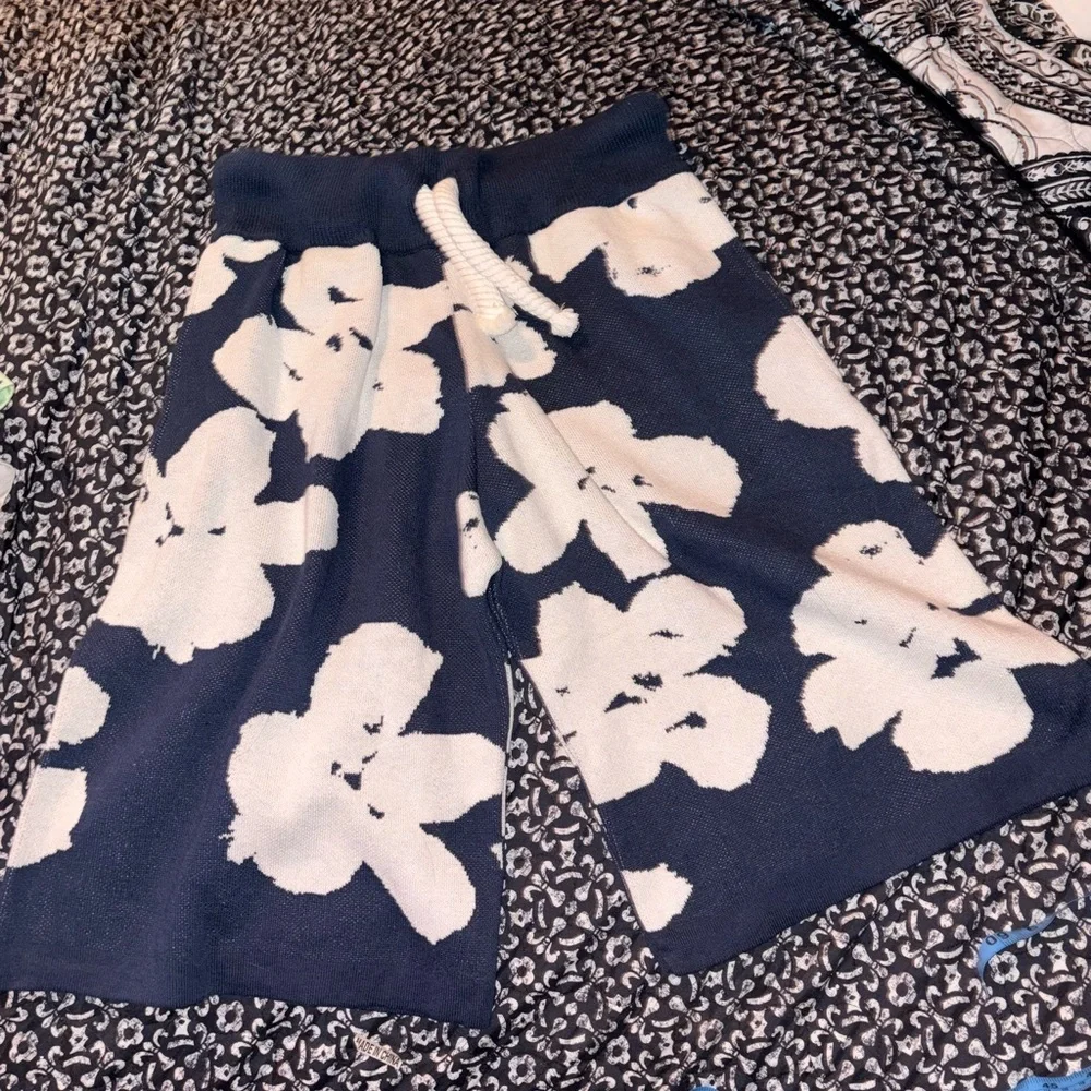 NWT Designer Family First Navy Floral Knit Drawstring Men’s Shorts M